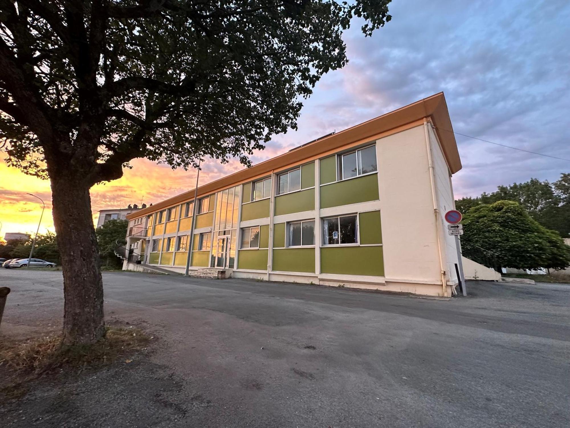 Auberge De Jeunesse Hi Poitiers Exterior photo